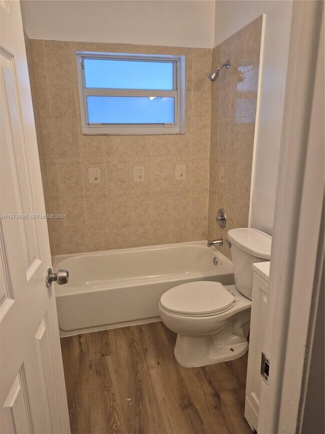 Building Photo - 216 SW 9th St