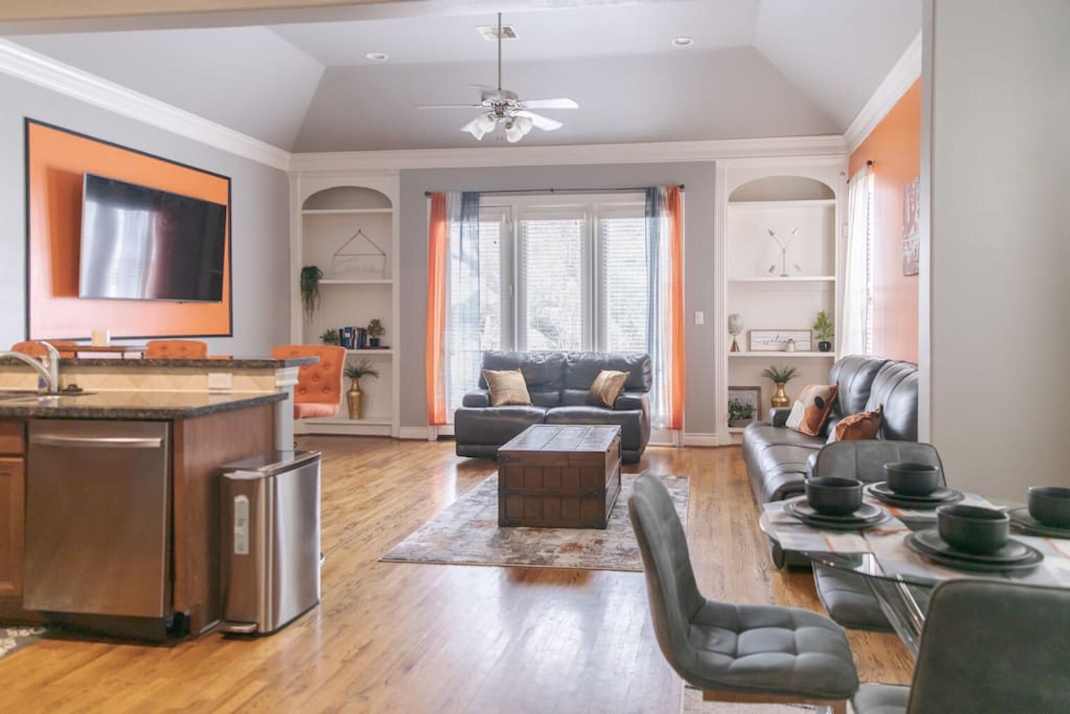 Building Photo - 2521 St Emanuel St