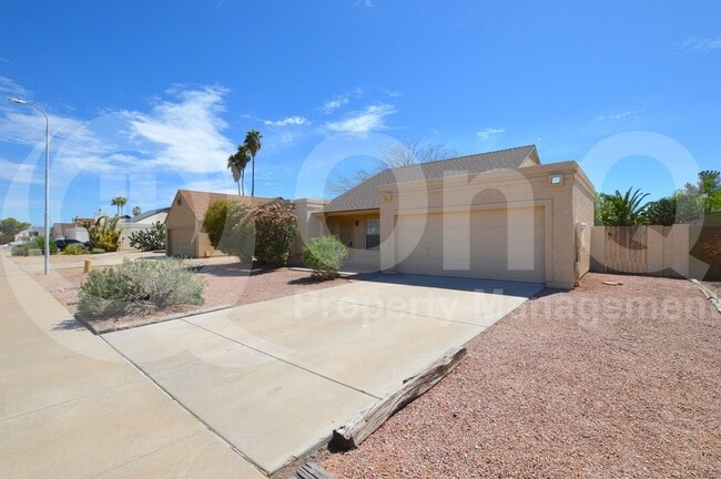 Building Photo - 1559 E Drake Dr