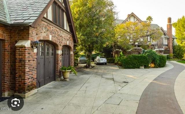 Building Photo - 141 N Grand Ave