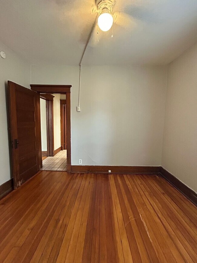 Building Photo - 2419 Poppleton Ave