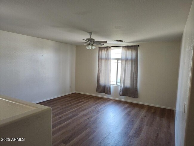 Building Photo - 33344 N Roadrunner Ln