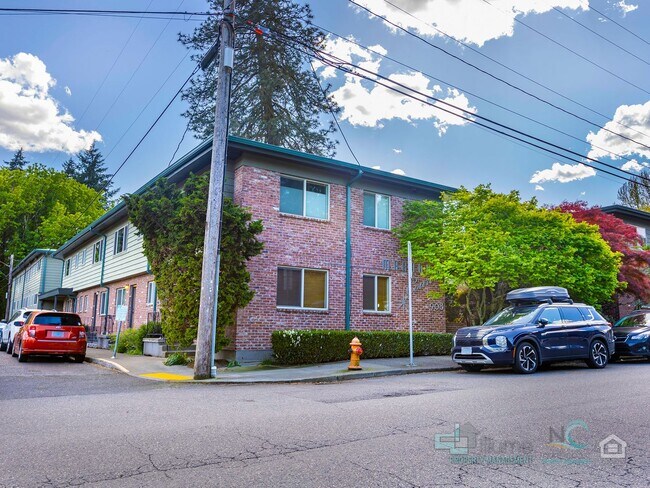 Building Photo - 1 Bedroom Condo Near OHSU + Parking