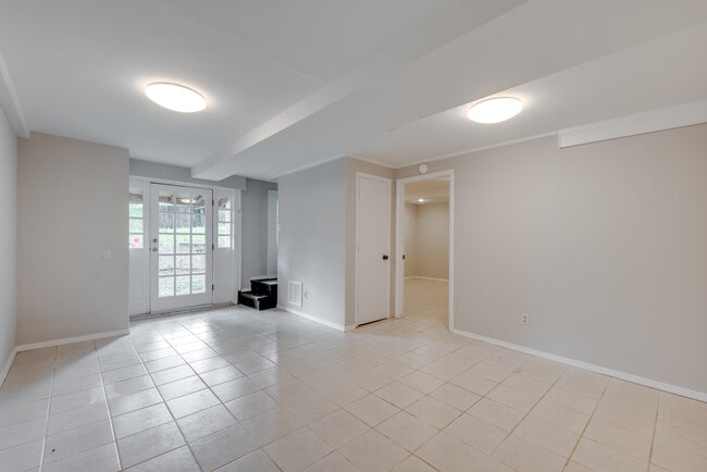 Building Photo - 5225 Hunter Rd