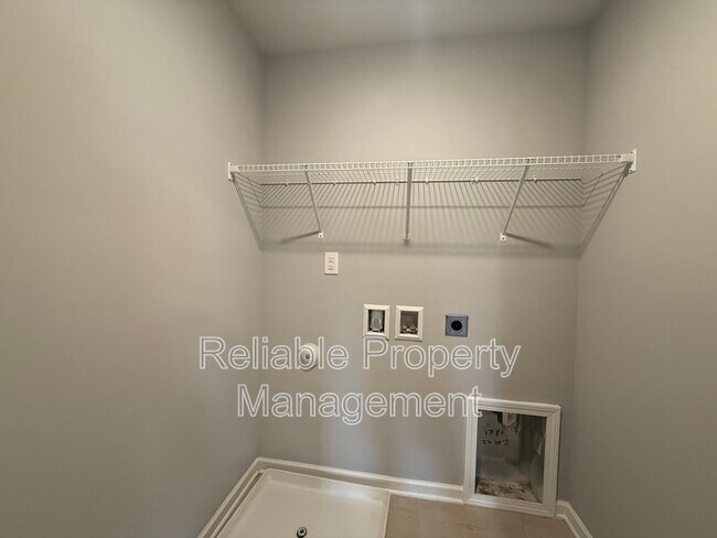 Building Photo - 658 Cupota Dr