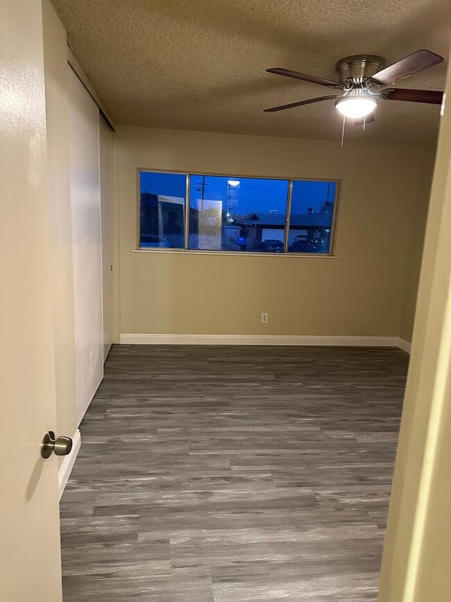 Building Photo - BARSTOW 3 bedroom 2 bath- 2 car garage HOME