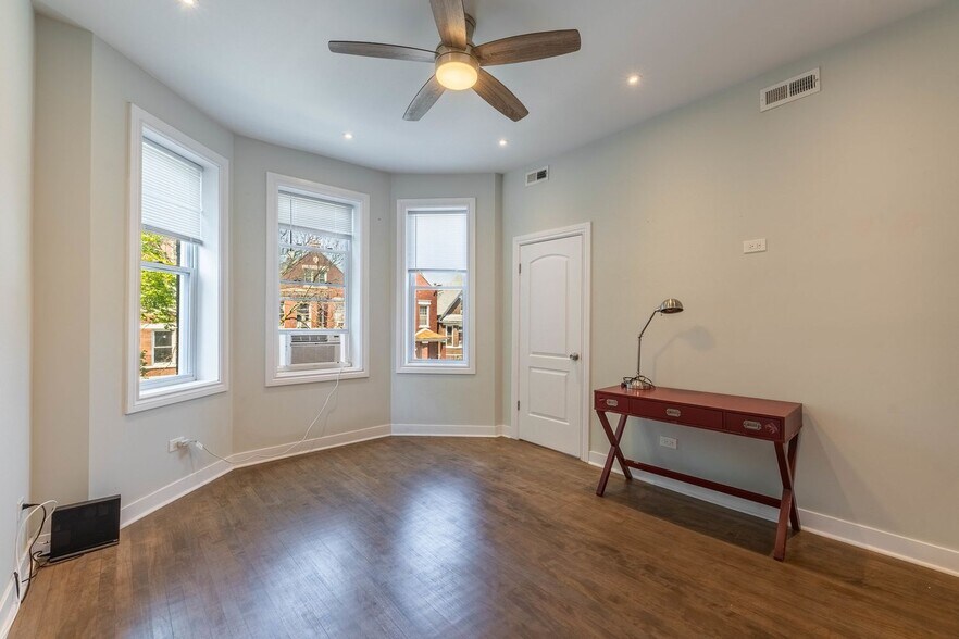 Building Photo - 2729 S Harding Ave