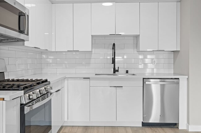 Building Photo - 12714 S Figueroa St