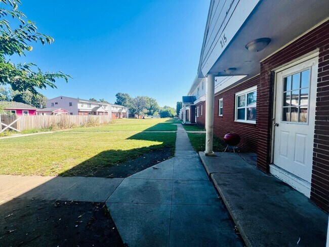 Primary Photo - 215 Miriam Dr