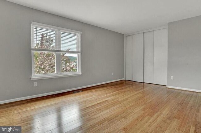 Building Photo - 94 Blueridge Ct