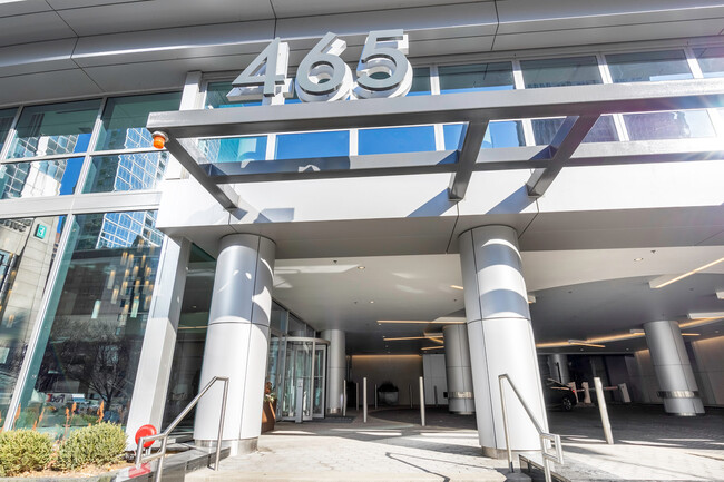 Building Photo - 465 N Park Dr