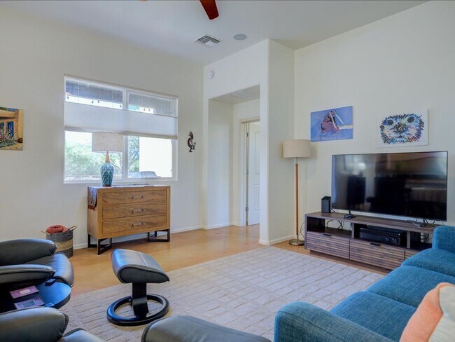 Building Photo - 10570 E Eleanor Maldonado Pl