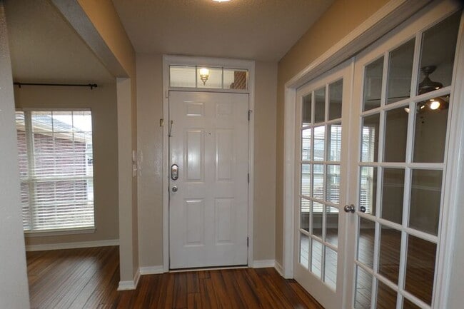 Building Photo - 4766 Thousand Oaks Blvd