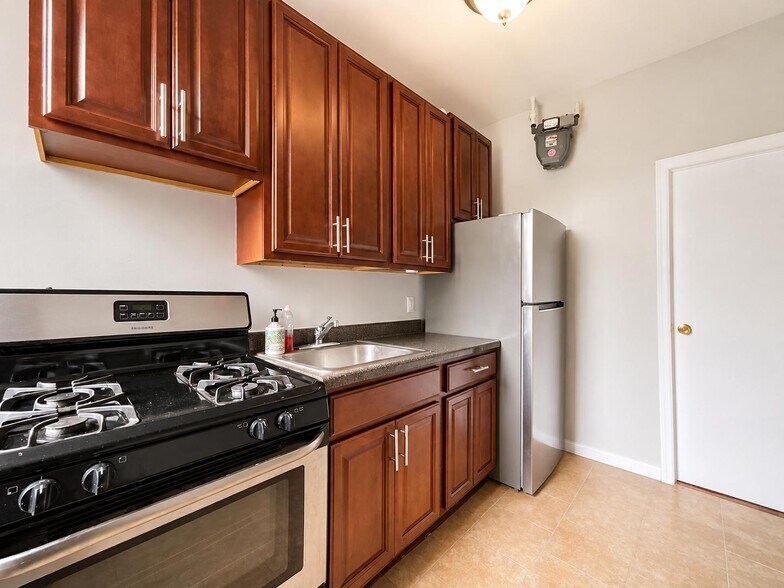 Building Photo - 571 W 159th St