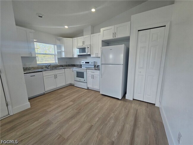 Building Photo - 1247 Bacon Ave