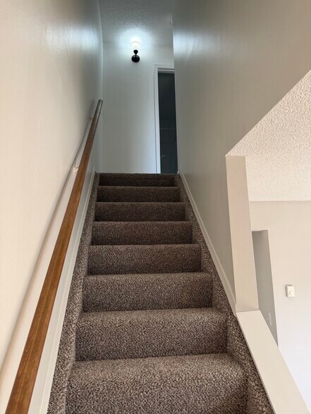 Building Photo - 579 Winnie Way