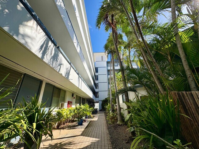 Building Photo - Available Now! 1BD / 1BA with 1 Covered & Assigned Parking Stall on Rycroft Street!!