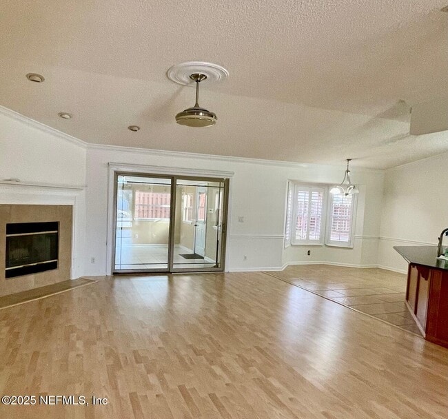 Building Photo - 2127 Forest Gate Dr W