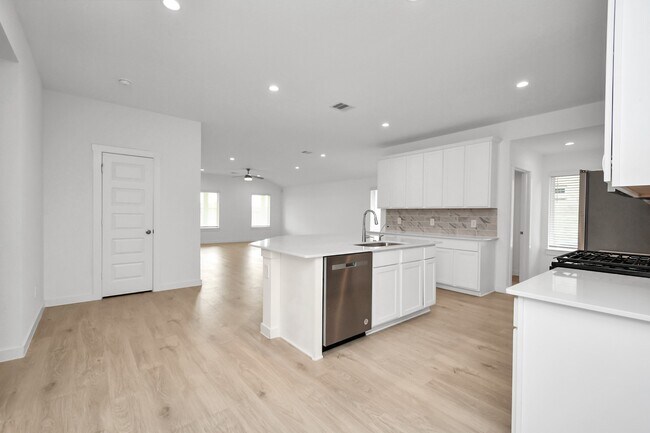 Building Photo - 29935 Gallatin River Ln