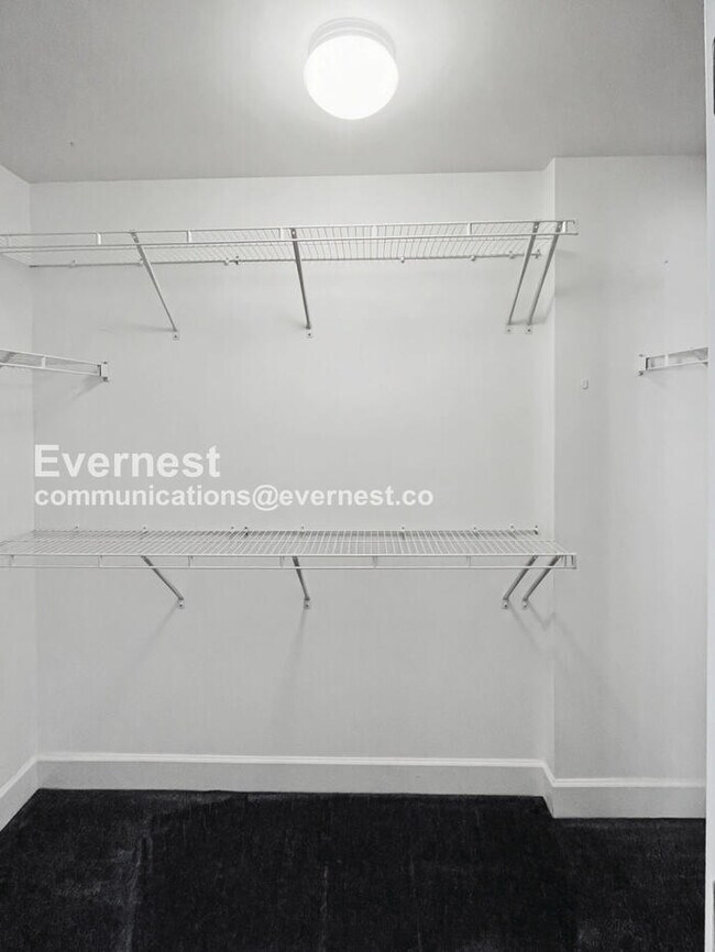 Building Photo - 2007 Oak Trail Dr