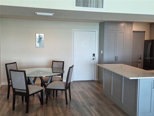 Building Photo - 500 Treasure Island Causeway