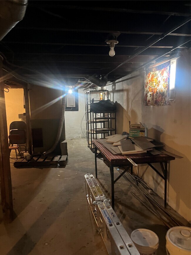 Building Photo - 208 S Liberty Ave