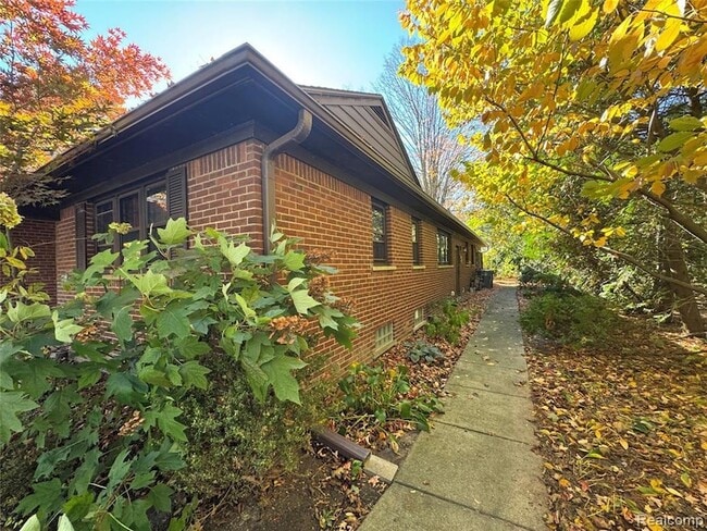 Building Photo - 6 Danvers Ln