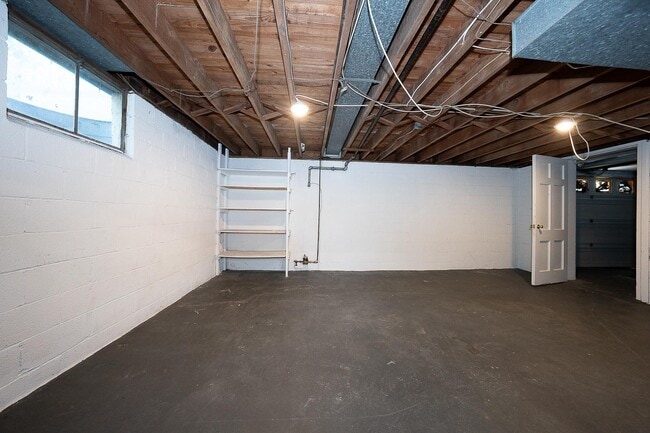 Building Photo - 35 Eastwood Rd