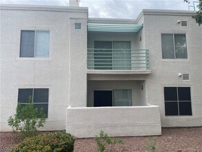 Building Photo - 7100 W Pirates Cove Rd