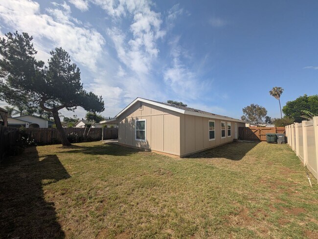Building Photo - Corner Lot Home in Escondido!