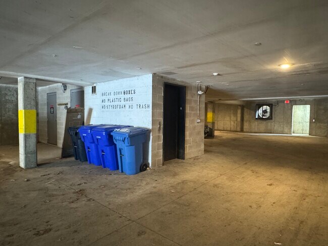 Building Photo - 285 Hildred Dr