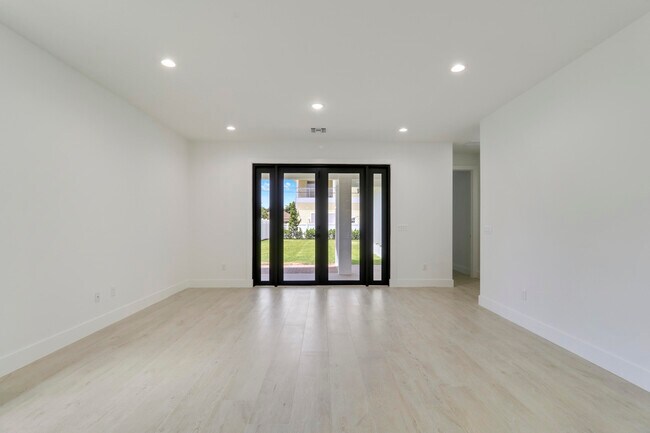 Building Photo - 17780 Thelma Ave