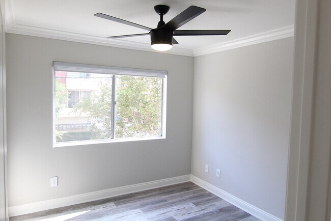 Building Photo - 1450 S Bundy Dr