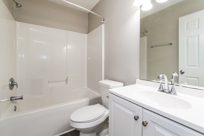 Building Photo - 3020 Hayling Dr