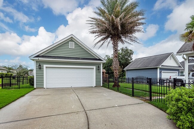 Building Photo - 4 Bedroom, 2.5 Bathroom Home in Reminisce ...