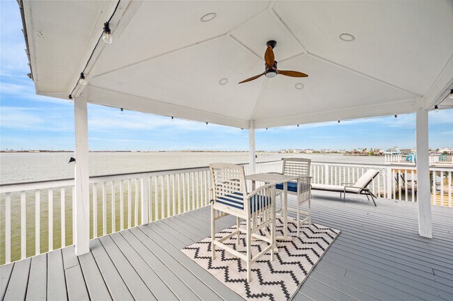 Building Photo - 1322 Outrigger St