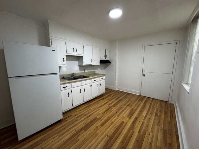 Building Photo - 4 Bedroom Row Home-39 N 10th St, Lebanon, PA