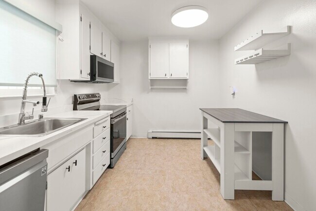 Building Photo - 4096 17th St