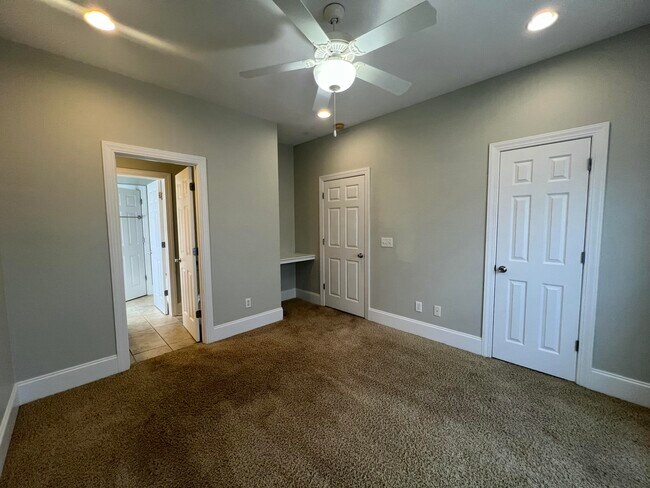 Building Photo - 2105 Harborview Dr