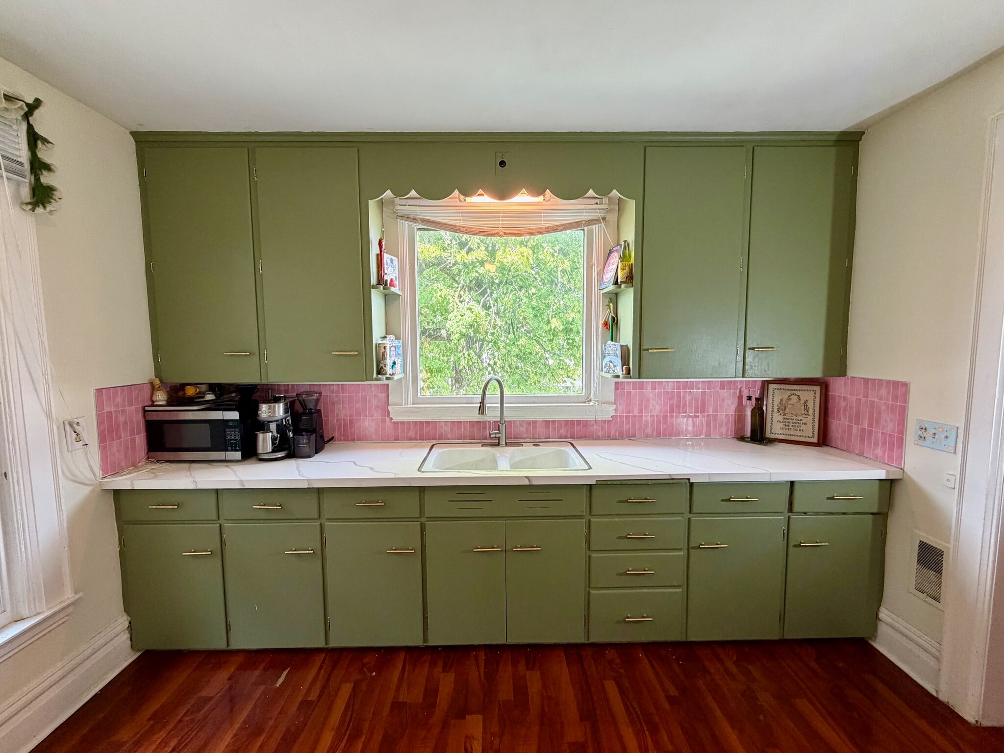 Kitchen - 610 Parkwood St NE