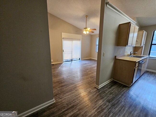 Building Photo - 108 E Lakemont Dr
