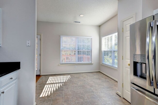 Building Photo - Peaceful Retreat in Willow Lakes