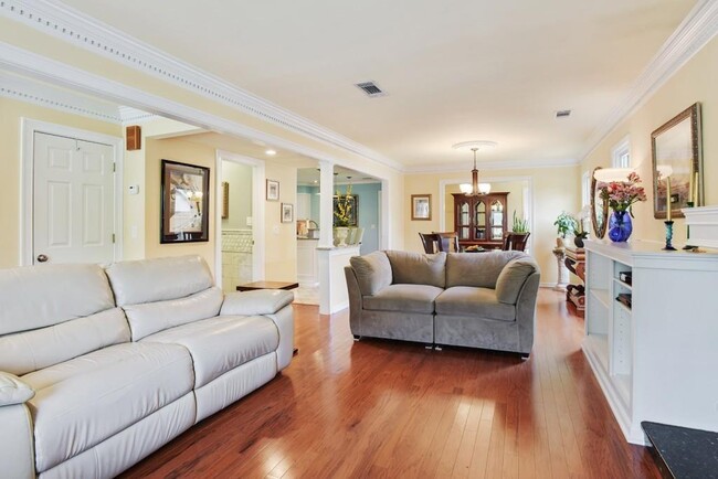 Building Photo - 8900 Carroll Manor Dr