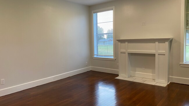 Building Photo - Farmhouse