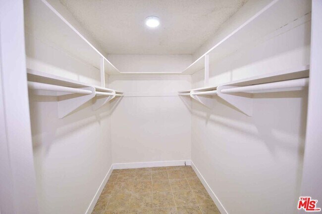 Building Photo - 2021 California Ave