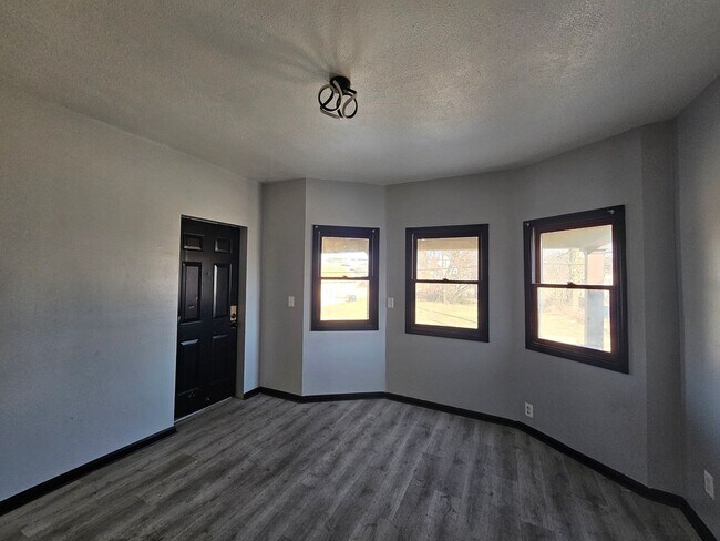 Building Photo - 6100 Hough Ave