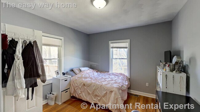 Building Photo - 50 Derby St