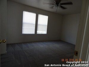 Building Photo - Over 3000 Sq ft 4 bedrooms 2.5 bath- Near ...