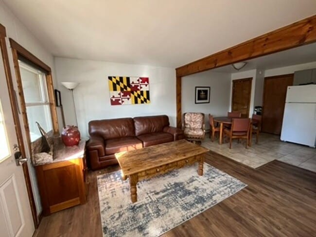 Building Photo - Winter Seasonal Lease! Sun filled, furnished and ready for you!