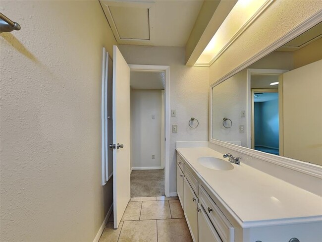 Building Photo - 16726 Britford